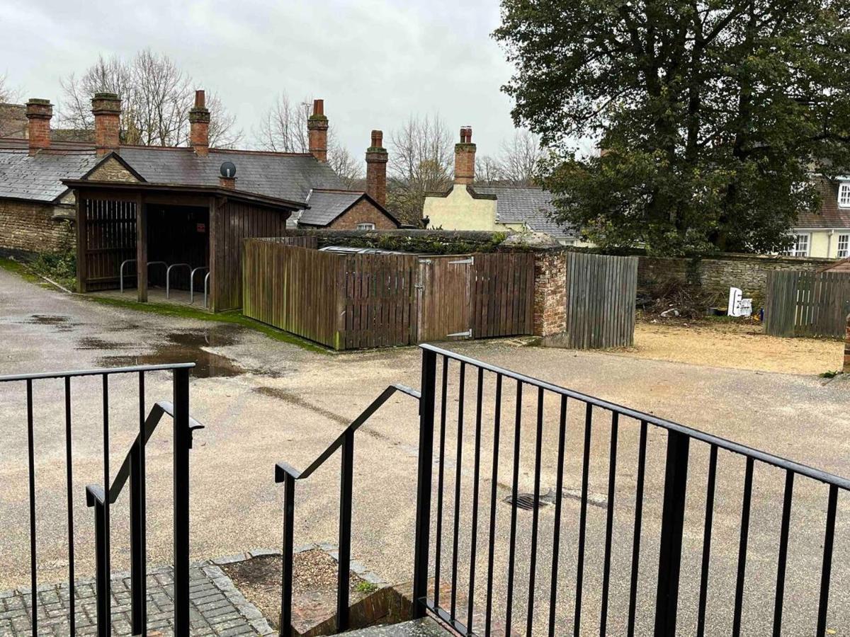 Unique Old Auction House Villa Brackley  Exterior foto